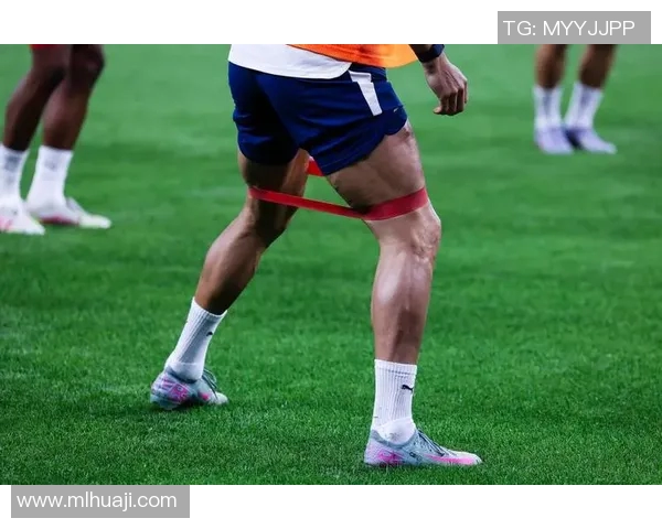 足球世界杯球队赛前热身训练及战术演练